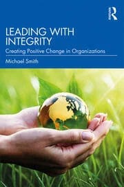 Leading with Integrity: Creating Positive Change in Organizations Paperback