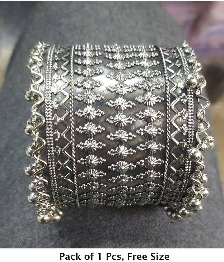 Samridhi DC Silver Bangle ( Pack of 1 )