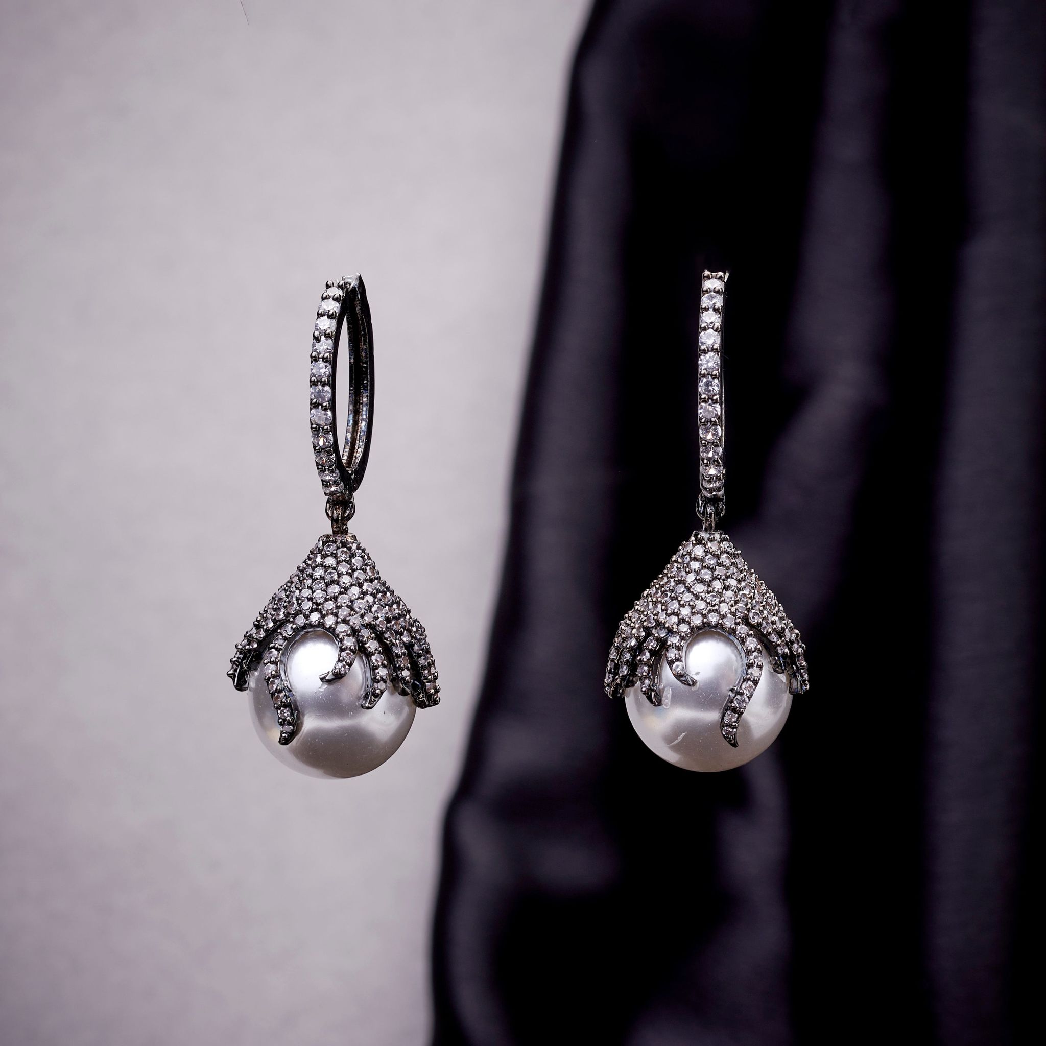 White Noir Earrings-White / Black Plated