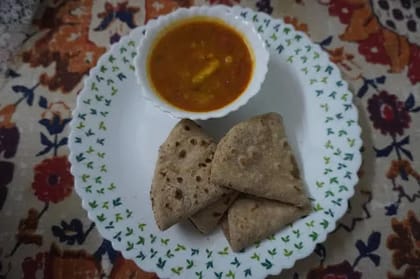 4 Plain Tawa Roti With Aloo Sabji And Salad