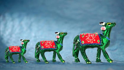 DreamKraft Set of 3 Cow Showpiece For Home Decor And Gift Purpose (10x9, 7.5x6.5 ,6x5 cm) (Green)
