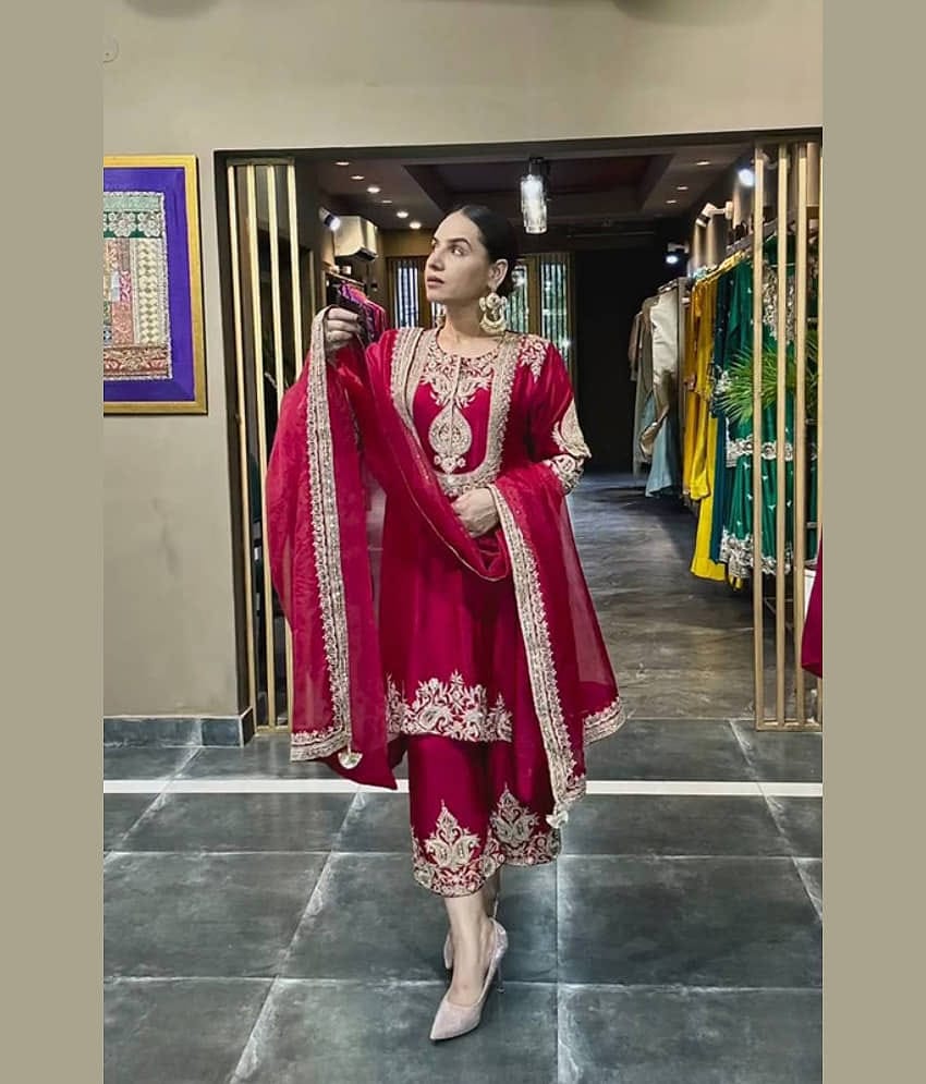 piludi Women Chanderi Embroidered Straight Kurti With Pants ( Maroon )