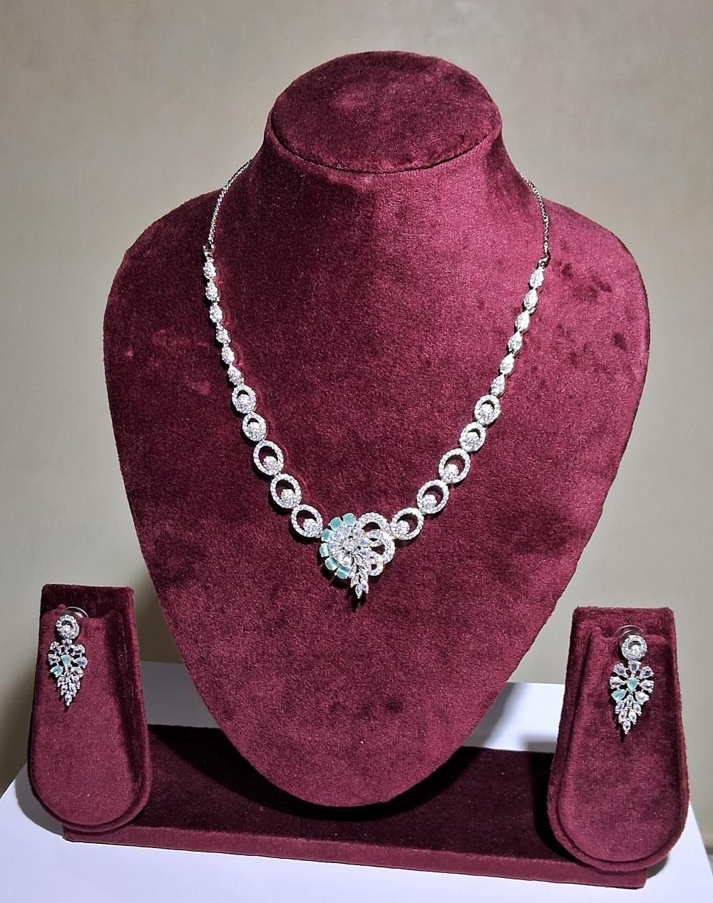 NECKLACE AD