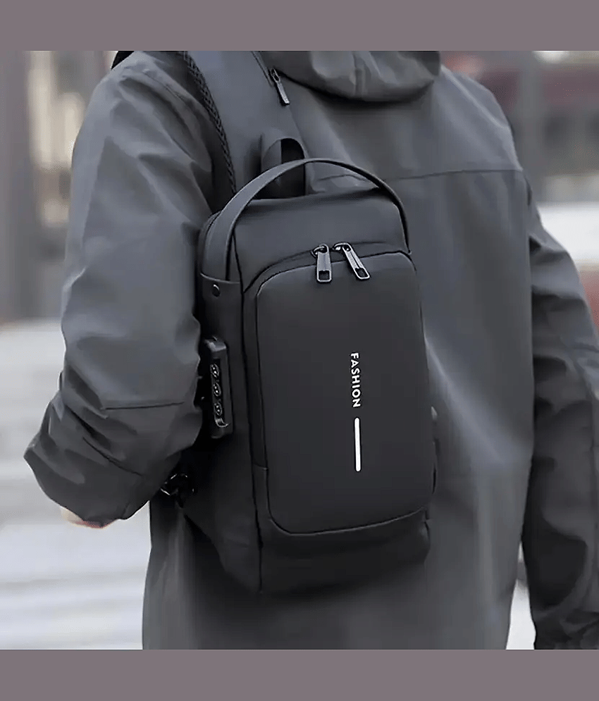 Shopeleven Black Solid Messenger Bag