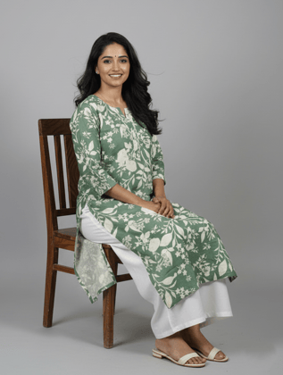 Rivaaj Ethnic Twisha Straight Kurta (Size M) | Green Pure Cotton Fabric | 3/4 Sleeves Split V-Neck | Daily & Office Wear