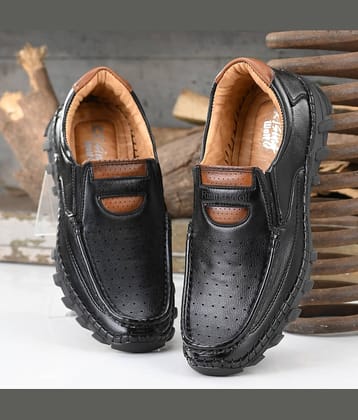 Rising Wolf Black Men's Slip on