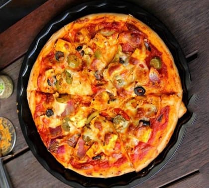 Makhni Paneer Pizza