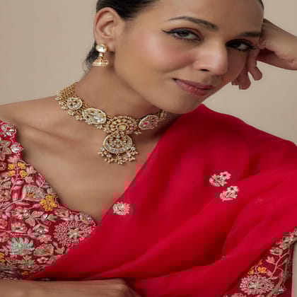 vivinia BY VIDHI MEHRA Saadgi Gold Plated Womens Kundan, Polki Short Necklace Set with Pair of Earrings (Freesize) - VN810