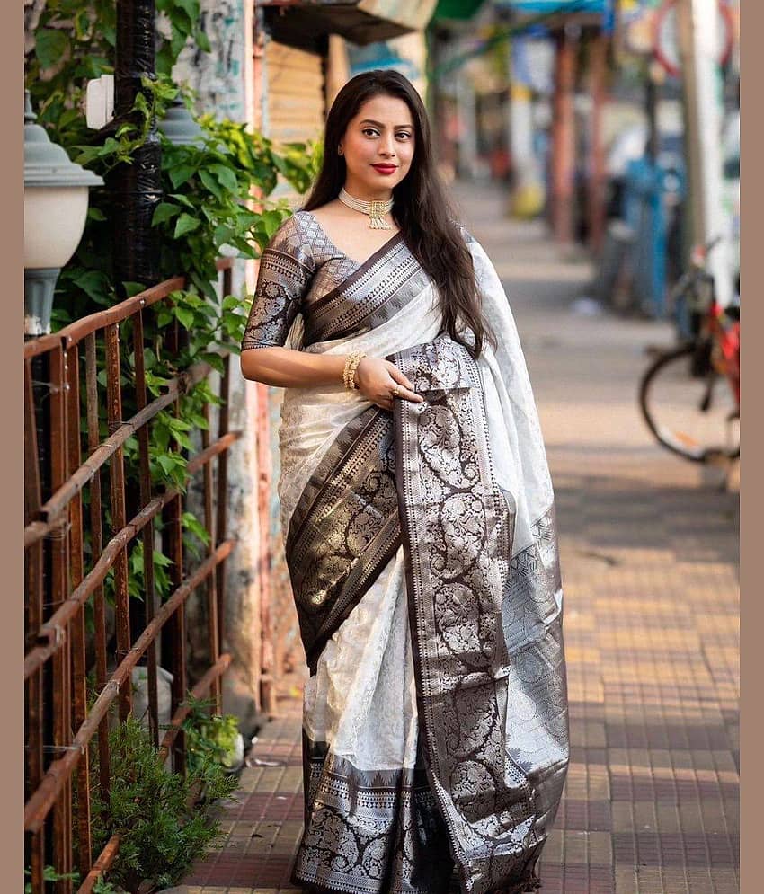 Pheasant Silk Woven Saree With Unstitched Blouse Piece ( White )