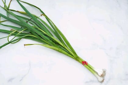 Desi Green Garlic - 1 Bunch