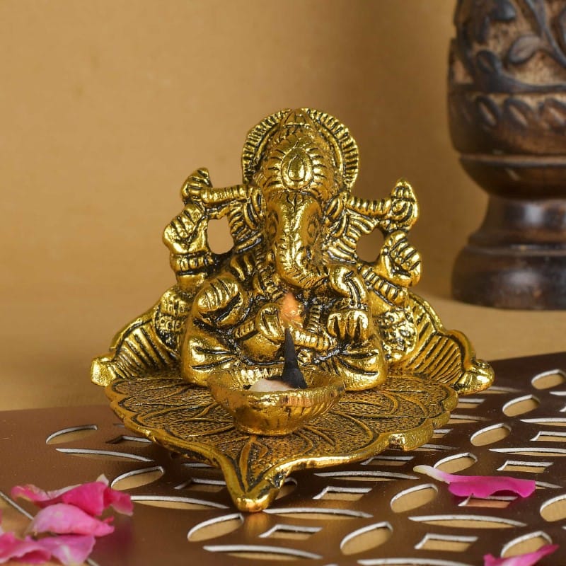 Patta Ganesh Diya – Golden