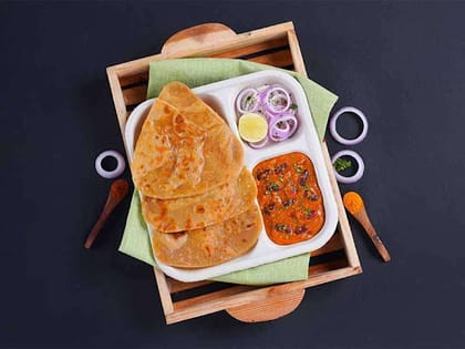 Rajma And Paratha Lunchbox