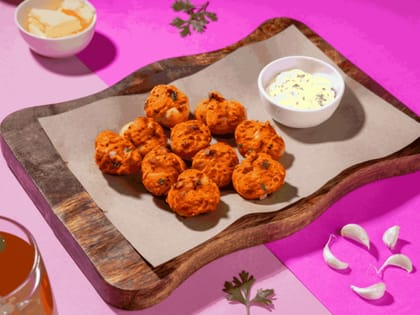 Peri-Peri Garlic Knots with Cheesy Dip