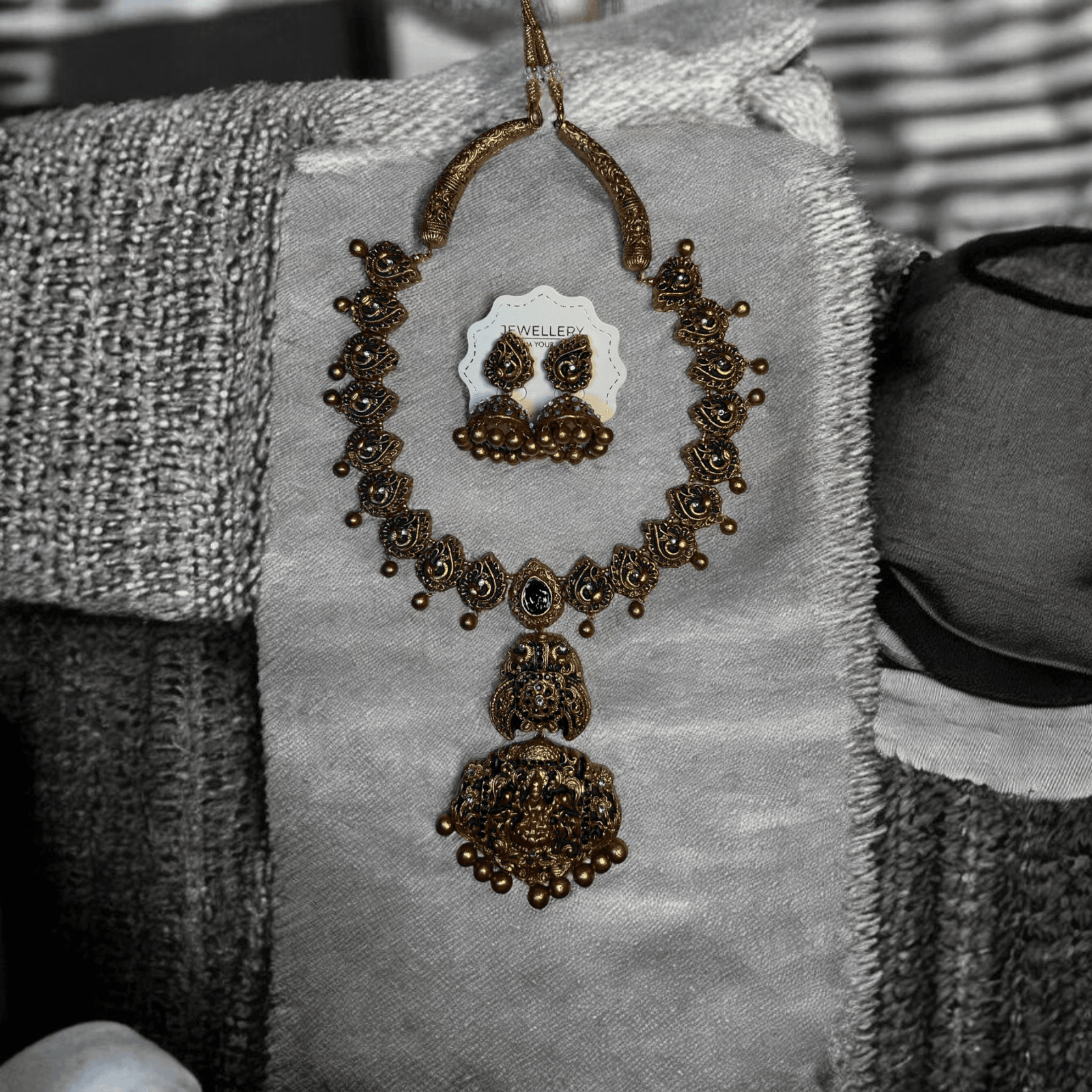 Antique Royal Set