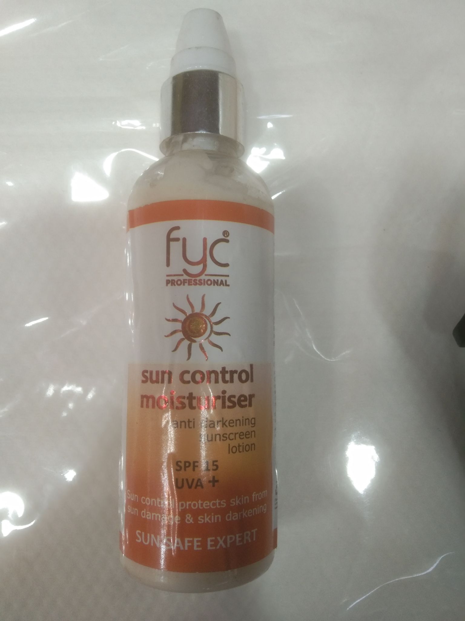 Fyc Professional Sur control Moisturiser Anti darkening Sunscreen Lotion Spf 15 Uva + Control protects skin fro Damage & skin darkening Sun safe expert 