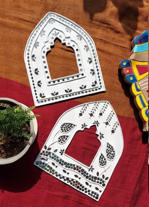 The brown Box-Lippan Art Wall Decor,jharokha Wall Decor,Handicraft Items for Home Decor,Handicraft Gifts,Handmade Gifts,Traditinal Decoration,Festival Decor,Housewarming Gift,Antique Decor