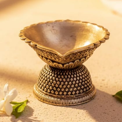Sukh Sehaj Deepak/Diya, Brass, Handcrafted, Antique Yellow Finish, 2.5 Inch, Oil Lamp Home Decor, Pooja Ritual and Gifting