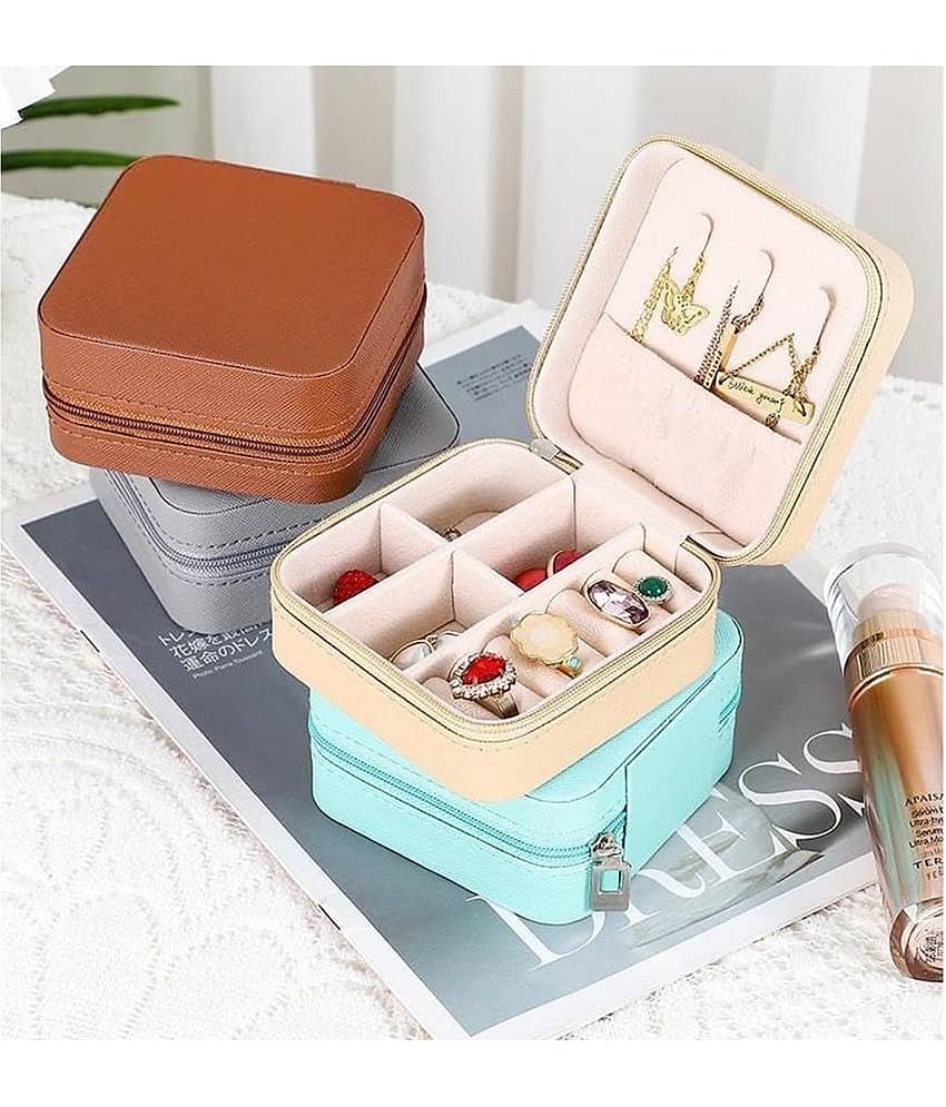 Leather Mini Jewelry Travel Case, Small Travel Jewelry Organizer, Portable Jewelry Box for Rings, Earrings, Necklaces, Gifts – Compact Display Storage Case for Travel
