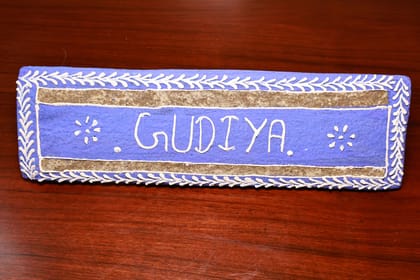 Tulip Decorative Wooden Sign with Blue Paint and White Leaf Border Pattern, Rustic Wall Decor Tulip Decorative Wooden Sign with Blue Paint and White Leaf Border Pattern, Rustic Wall Decor