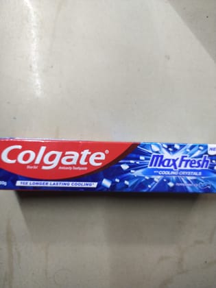 Colgate® Anticavity toothpaste Maxfresh With cooling crystals 10x longer lasting cooling* 
