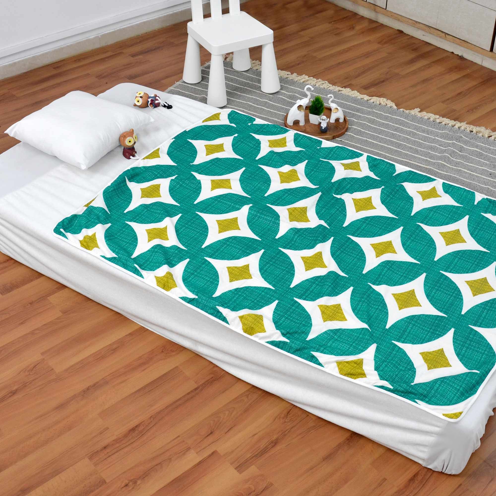 Green and White Cotton 120 GSM Ultrasoft Reversible Single Baby Blanket for Babies-Kids / Green and White / KTB-ME1152