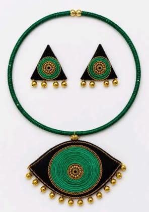TRIANGULARTREAD ARTNECKLESS