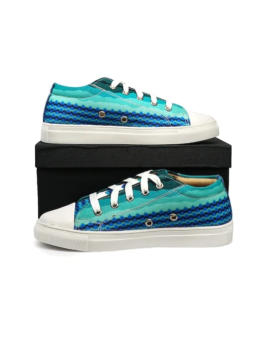Women Printed Lightweight Canvas Sneakers