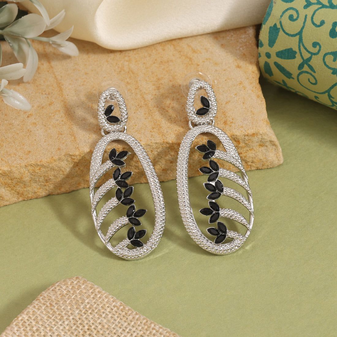 Black Color Fashion Earrings For Confident Looks And Daily Elegance-Earring Length: 6.00 CM x Width: 2.50 CM / Black / Alloy With Good Quality Silver Plated