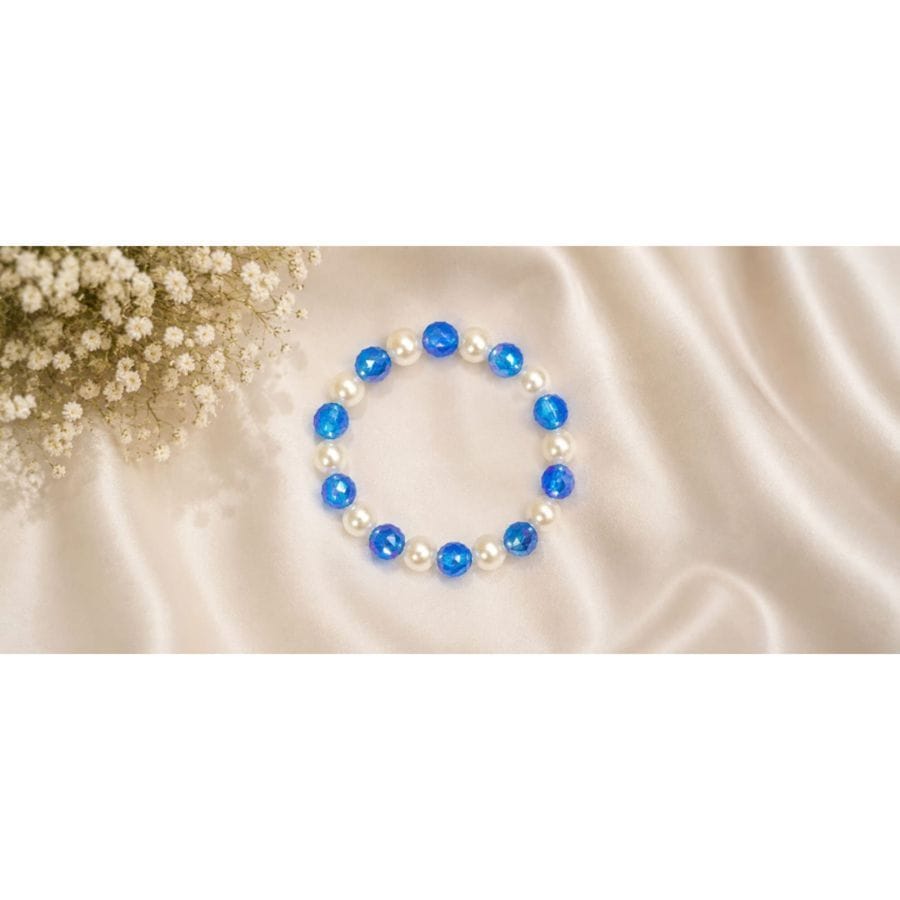 BLUE AND WHITE PEARL BEADED BRACELET