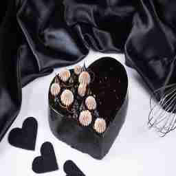 Chocolate truffle heart cake [egg]