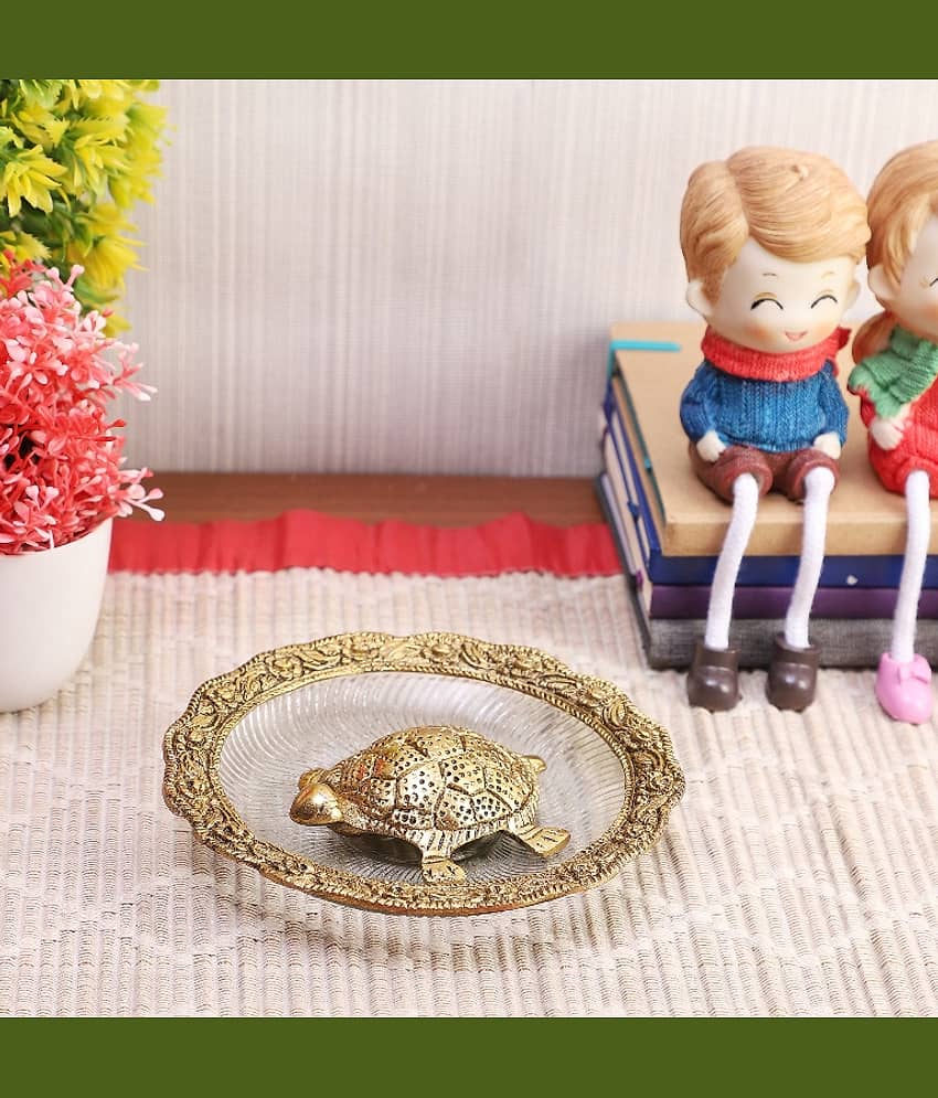 Rishan Lifestyle Gold Aluminium Handicraft Showpiece - Pack of 1