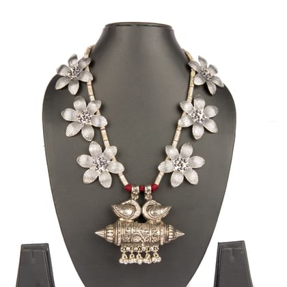 Tribes India Flower Pendent Haar/Necklace
