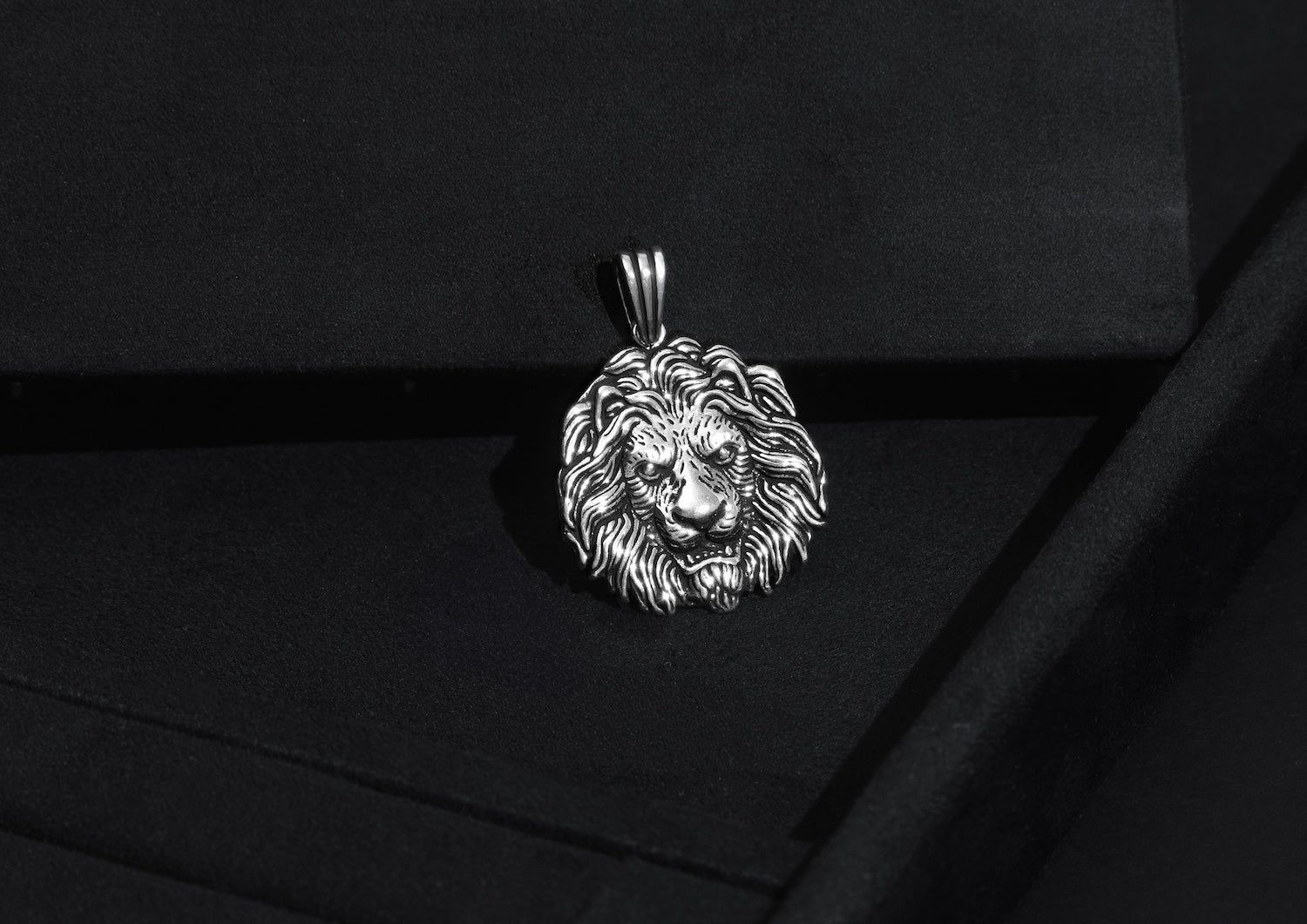 Mufasa Pendant