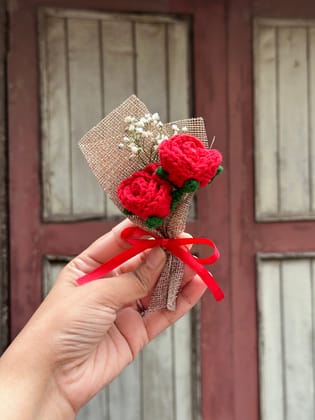 Crochet rose mini bouquet