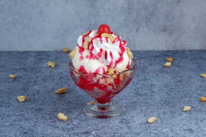 Strawberry vanilla sundae large