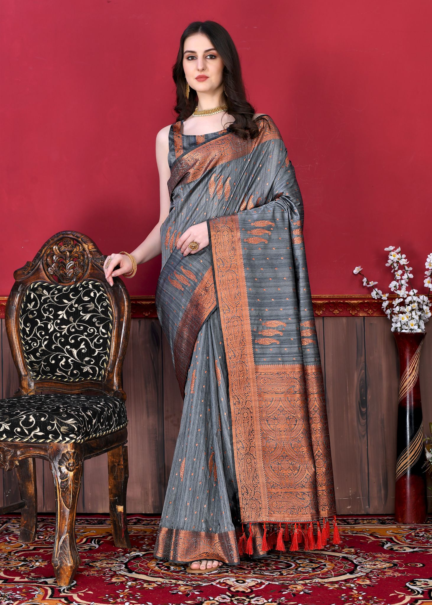 Yavira silk Women's Grey Handwoven Cotton Blend Saree