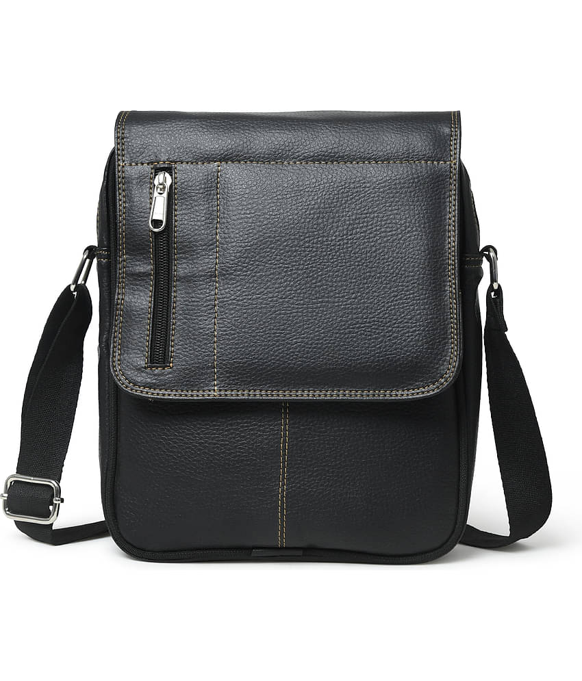 MATRICE - Black Solid Messenger Bag