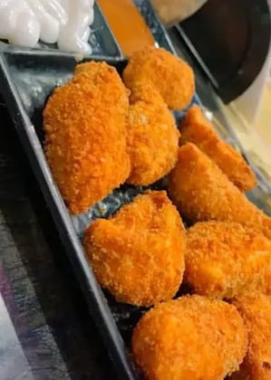 Chicken Kurkure Maida Momos [8 Pieces]