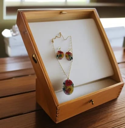 Handcrafted Resin Flower Pendant Set - Customizable Floral Jewelry Handcrafted Resin Flower Pendant Set - Customizable Floral Jewelry