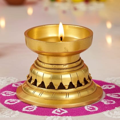 Brass Table Decor Stand Deepak, Oil Lamp  - Traditional Brass Oil Lamp for Puja Use, Height : 3 Inch (BSMAS1503 B)
