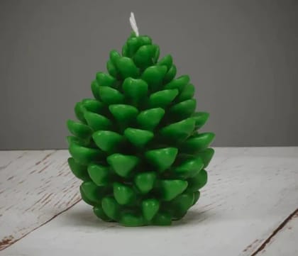 Pine Cone Beeswax Candles   10 x 10 x 10 cm