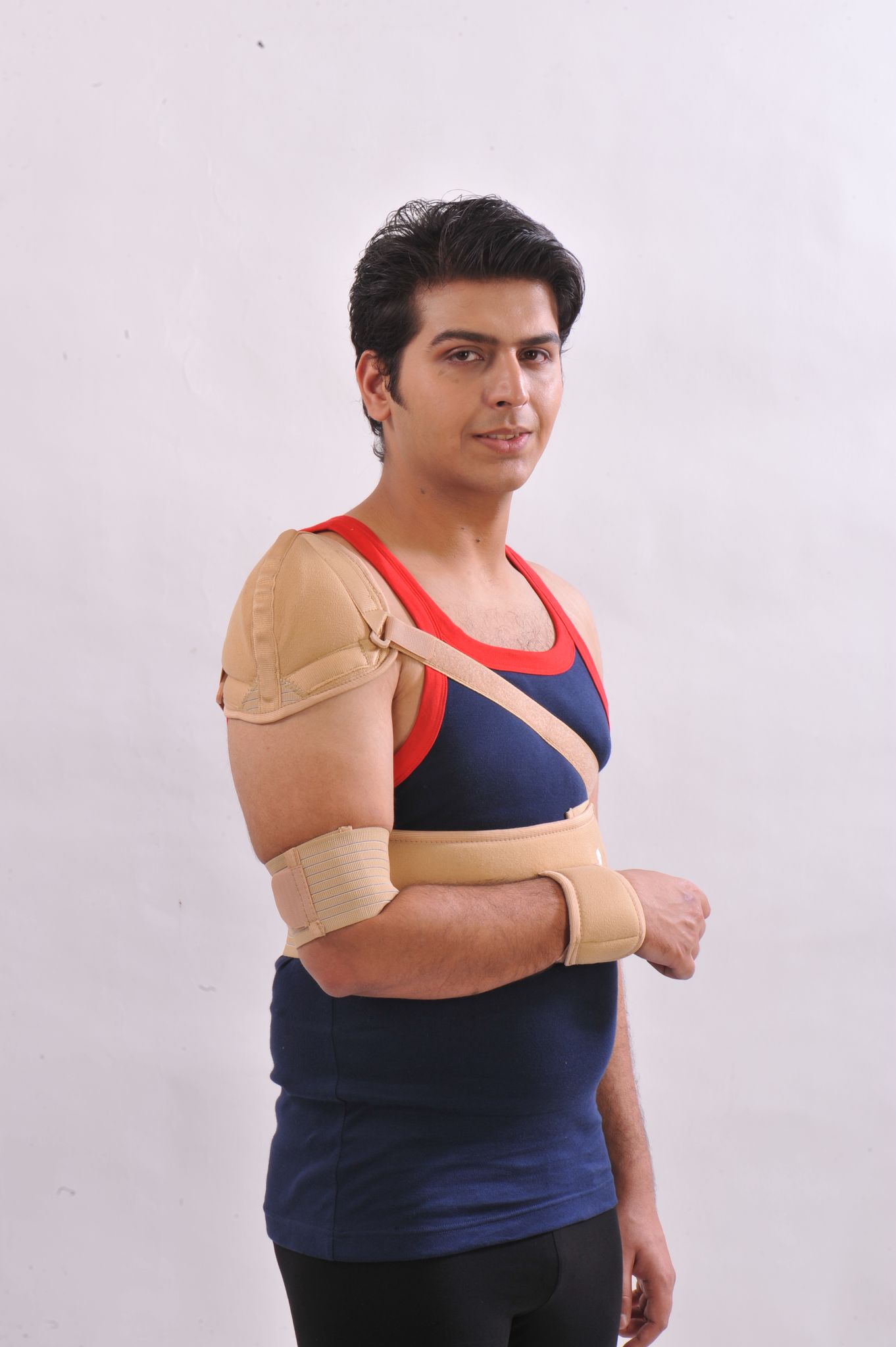ELASTICATED SHOULDER SUPPORT WITH PAD  FA 12  Size  L