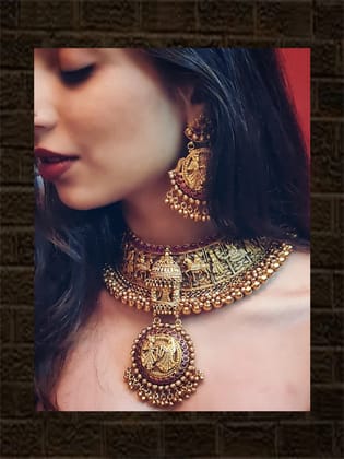 Traditional bold geru antique gold finish set with intricate baraat carving and varmala on pendant