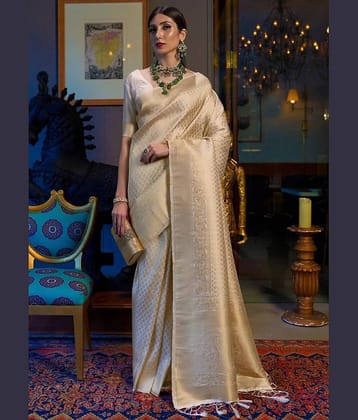 fab woven Art Silk Woven Kanjeevaram Sarees With Unstitched Blouse Piece ( White )