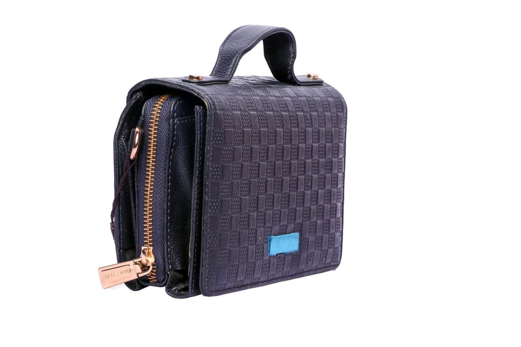 Stand out with this Super Embossed Bricks Print Leather Bag Handbag for Women