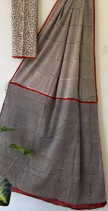 Hand block printed cotton mul saree with blouse.....Size 6.5 with blouseNatural dye n colourPure cotton (92*80)Pure hand ( without skrin chemical)