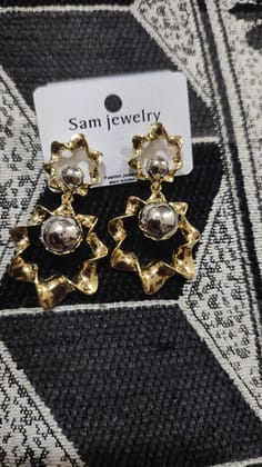 Earring.