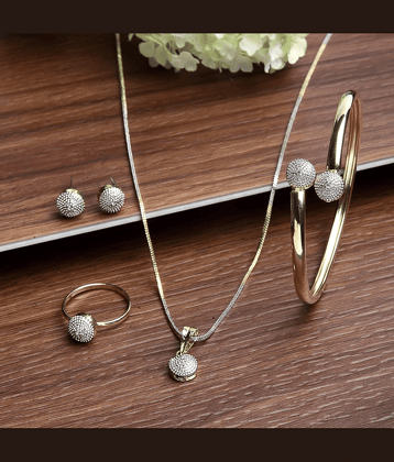 PUJVI Golden Alloy Necklace Set ( Pack of 1 )