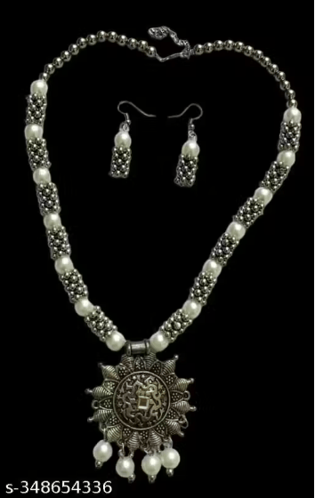 Trendy Pearl necklace and earing set