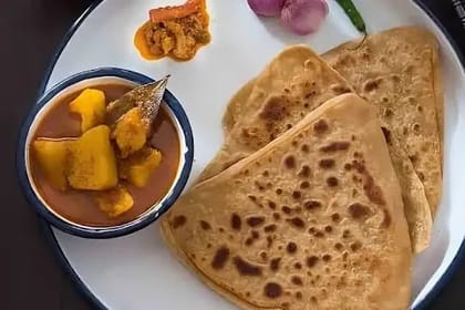 Aloo Tamatar Sabzi With 3 Paratha